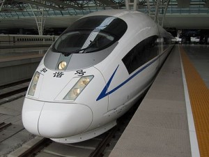 Face aux restrictions d'énergie, le TGV chinois est obligé de ralentir. © S370 (Wikimédia Commons)