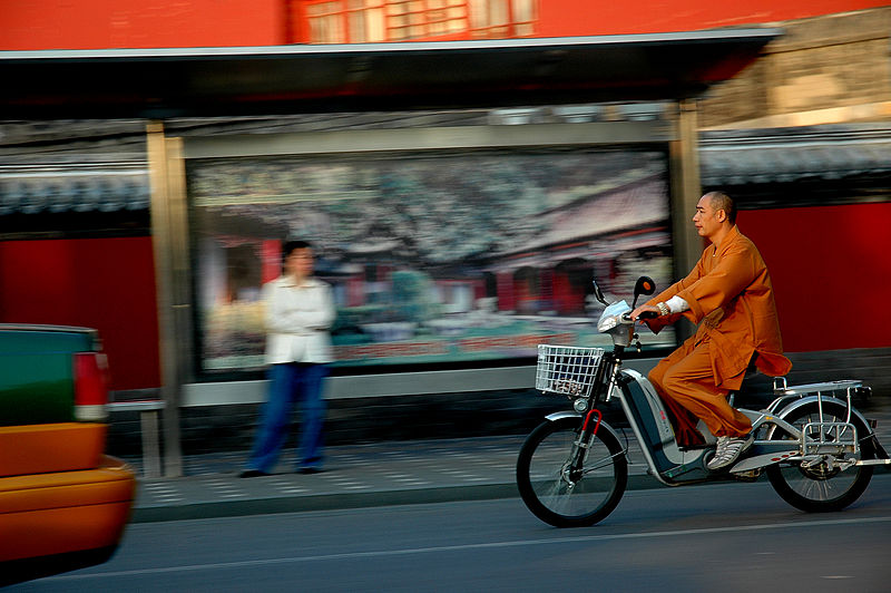Un moine bouddhiste dans le vent !
