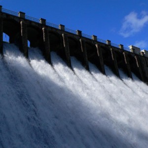 Chute d'eau de barrage. © kayakaya (Flickr.com)
