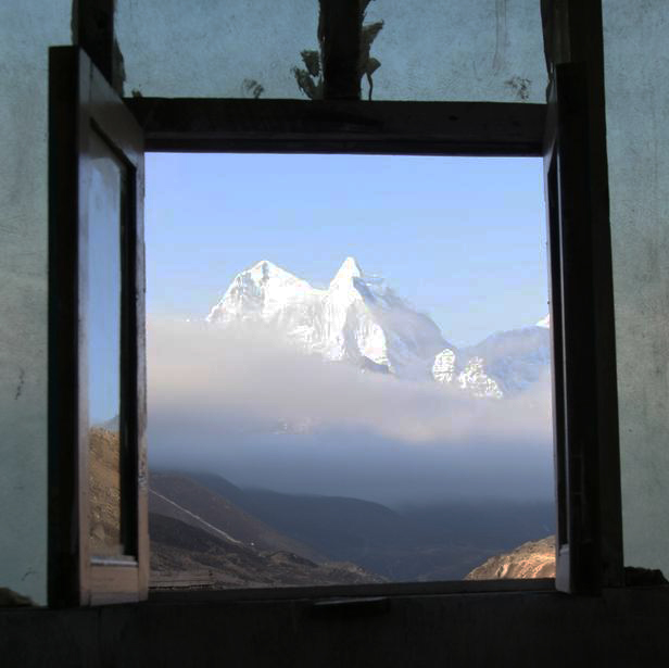 Des toilettes avec vue sur l'Everest. © ilkerender (Flickr.com)